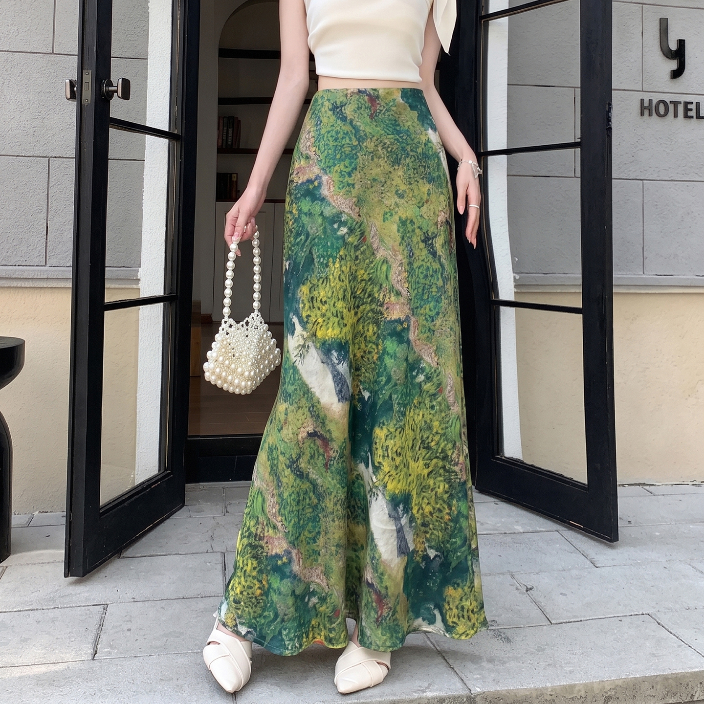 Elegant High-Waist Mermaid Skirt with Print and Drape - Image 2