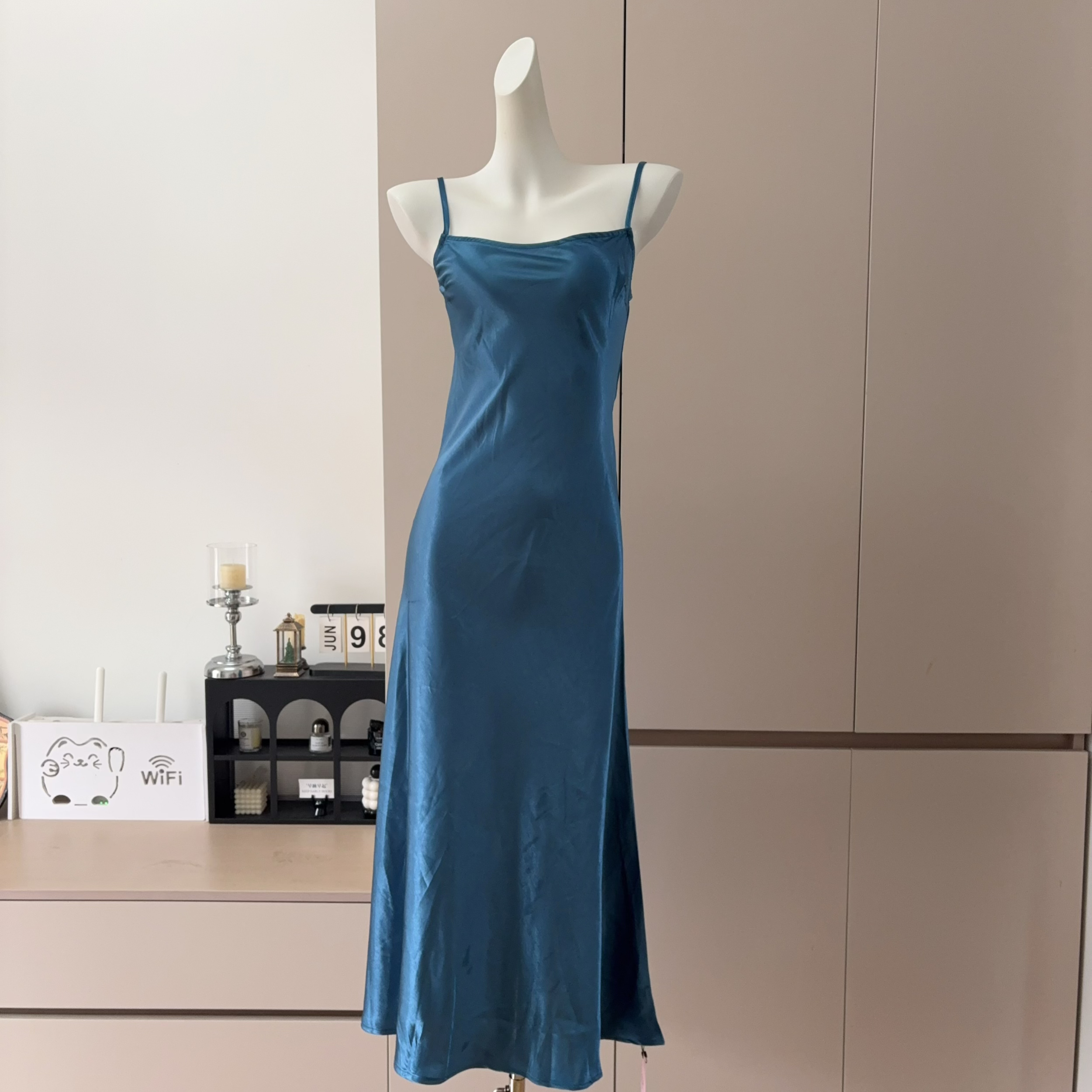 Royal Blue Green Black Satin Bodycon Maxi Dress with Spaghetti Straps - Image 3