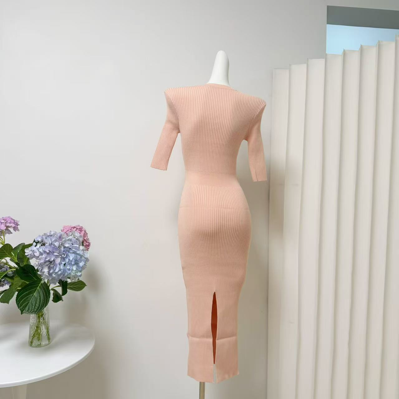 Elegant Slimming Knit Dress for Women Short Sleeve Commute Style - Image 5